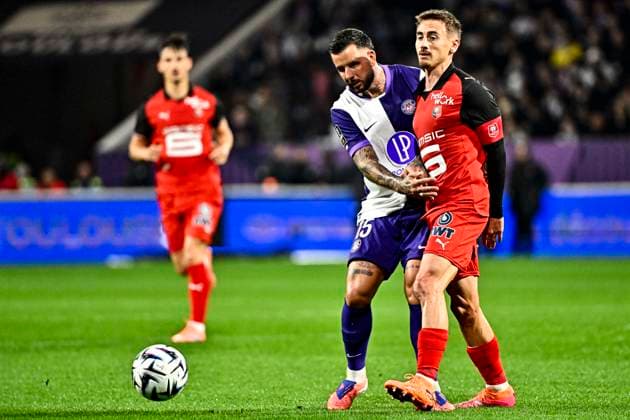 FOOTBALL : Toulouse vs Rennes - 10eme Journee de Ligue 1 McDonald S - Toulouse - 29 10 2025 Aron Donnum (tfc) vs Valentin Rongier (sr) Toulouse  Copyright: xThierryxBretonx