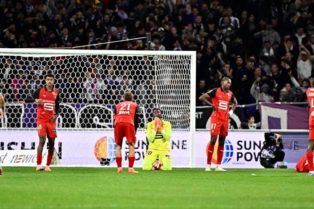 FOOTBALL : Toulouse vs Rennes - 10eme Journee de Ligue 1 McDonald S - Toulouse - 29 10 2025 Action du penalty Brice Samba (sr) Toulouse  Copyright: xThierryxBretonx