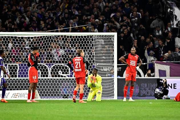 FOOTBALL : Toulouse vs Rennes - 10eme Journee de Ligue 1 McDonald S - Toulouse - 29 10 2025 Action du penalty Brice Samba (sr) Toulouse  Copyright: xThierryxBretonx