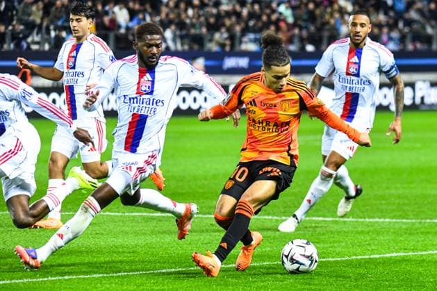 FOOTBALL : Paris FC vs Olympique Lyonnais - Ligue 1 - JournÃ e 10 - 29 10 2025 Ilan Kebbal (Paris FC) Ainsley Maitland-Niles (OL) ParisFrance  Copyright: xLaptistex