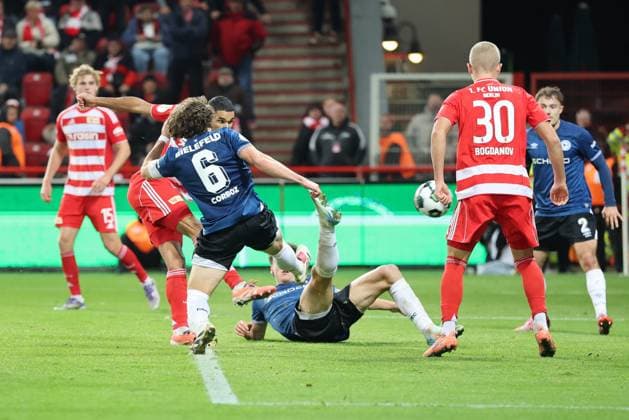 Union Berlin vs Arminia Bielefeld, 29 10 2025 BERLIN, GERMANY OCTOBER 29 goal, Danilho Doekhi 1 FC Union Berlin, 5 scores into the goal Maël Corboz Arminia Bielefeld, 6 cannot intervene, cannot reach the ball, during the DFB Cup DFB Pokal match round 2 between Union Berlin vs Arminia Bielefeld at Stadion an der alten Försterei on October 29, 2025 in Berlin, Germany DFL REGULATIONS PROHIBIT ANY USE OF PHOTOGRAPHS AS IMAGE SEQUENCES AND OR QUASI VIDEO Copyright: xBEAUTIFULxSPORTS Frankex