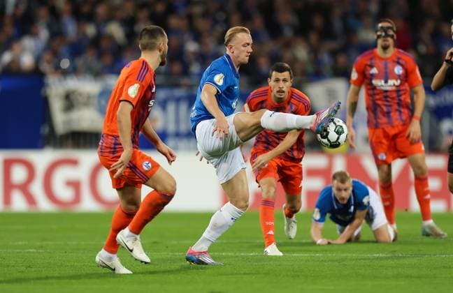 29 10 2025, xdcx, Fußball DFB Pokal 2 Runde, SV Darmstadt 98 FC Schalke 04, emonline, emspor, despor, v l , Isac Lidberg SV Darmstadt 98 DFL DFB REGULATIONS PROHIBIT ANY USE OF PHOTOGRAPHS AS IMAGE SEQUENCES AND OR QUASI VIDEO Copyright: HMBxMedia Claus