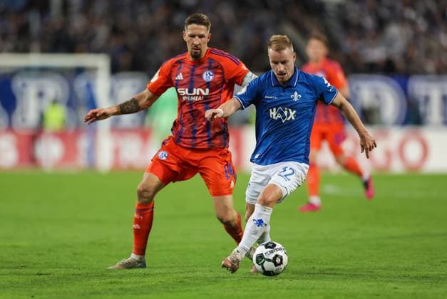 29 10 2025, xdcx, Fußball DFB Pokal 2 Runde, SV Darmstadt 98 FC Schalke 04, emonline, emspor, despor, v l , Janik Bachmann FC Schalke 04 , Fabian Holland SV Darmstadt 98 DFL DFB REGULATIONS PROHIBIT ANY USE OF PHOTOGRAPHS AS IMAGE SEQUENCES AND OR QUASI VIDEO Copyright: HMBxMedia Claus