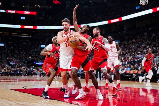 October 29, 2025, Toronto, On, Canada: Houston Rockets center Alperen Sengun (28) battles for the ball against guard Ja Kobe Walter (14) and Toronto Raptors guard Immanuel Quickley (5) during the first half of preseason NBA, Basketball Herren, USA basketball action in Toronto, Wednesday, Oct. 29, 2025. Immanuel Quickley, Ja Kobe Walter, Alperen Sengun - ZUMAc35_ 20251029_zaf_c35_110 Copyright: xThomasxSkrljx