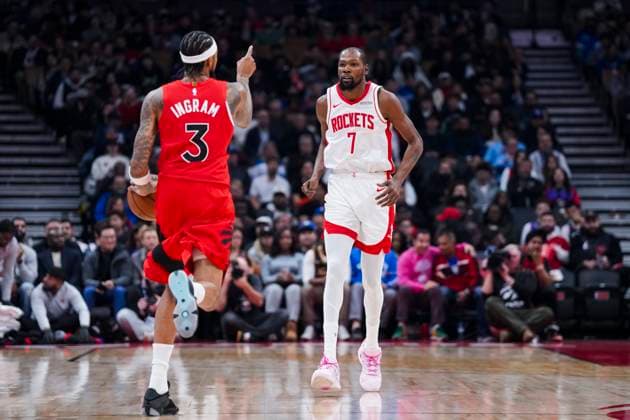 October 29, 2025, Toronto, On, Canada: Toronto Raptors forward Brandon Ingram (3) plays the ball against Houston Rockets forward Kevin Durant (7) during the first half of preseason NBA, Basketball Herren, USA basketball action in Toronto, Wednesday, Oct. 29, 2025. Brandon Ingram, Kevin Durant - ZUMAc35_ 20251029_zaf_c35_111 Copyright: xThomasxSkrljx
