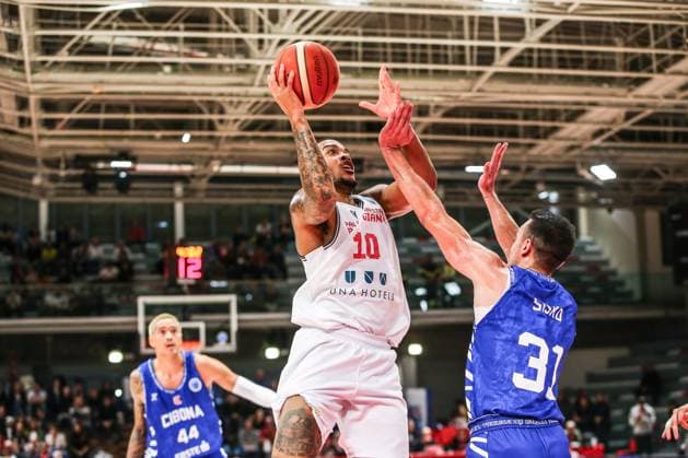 Troy Caupain (Unahotels Reggio Emilia) during UNA Hotels Reggio Emilia vs KK Cibona, Basketball FIBA Europe Cup match in Reggio Emilia, Italy, October 29 2025  Copyright: xAlessandroxCatellani IPAxSportx xipa-agency.netx xx IPA_67246447 IPA_Agency_IPA67246447