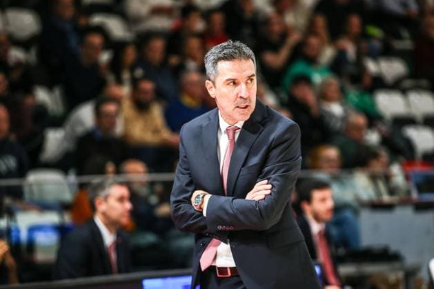 Dimitris Priftis coach Unahotels REggio Emilia during UNA Hotels Reggio Emilia vs KK Cibona, Basketball FIBA Europe Cup match in Reggio Emilia, Italy, October 29 2025  Copyright: xAlessandroxCatellani IPAxSportx xipa-agency.netx xx IPA_67246382 IPA_Agency_IPA67246382