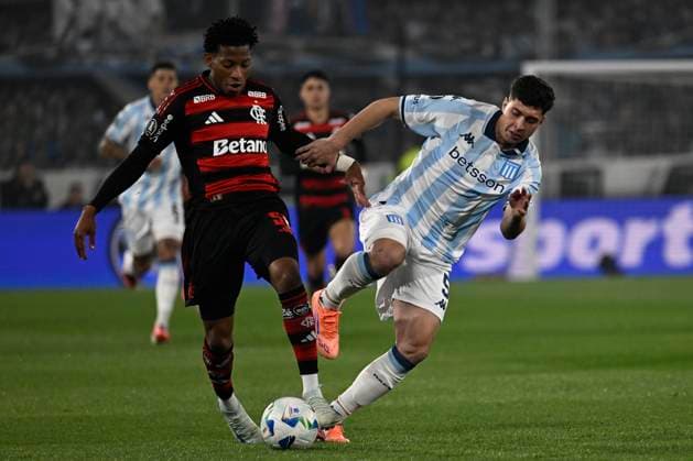 Copa Libertadores - Racing Club Vs Club Regatas Flamengo Juan Domingo Peron Stadium BUENOS AIRES, ARGENTINA - OCTOBER 29: Gonzalo Plata of Club Regata Flamengo run for the ball during a Copa Libertadores second Semifinal match beetween Racing Club Vs Club Regatas FlamengoFlamengo at Juan Domingo Peron Stadium on October 29, 2025 in Buenos Aires, Argentina. Buenos Aires Avellaneda Buenos Aires Argentina Copyright: xIMAGOx xPhotoCero5x xLucianoxBisbalx