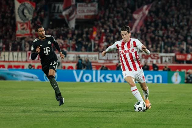 29 10 25, Men, Football, DFB Pokal, 2025 2026, 1 FC Köln FC Bayern München, 2 Runde Jakub Kaminski 16 1 FC Köln am Ball im Dribbling Köln RheinEnergie Stadion NRW Germany