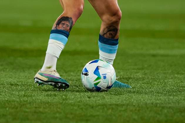 Racing v Flamengo - Copa CONMEBOL Libertadores 2025 Buenos Aires, Argentina - October 29: Detail view of the tattoos on the legs of Gabriel Rojas of Racing Club during the Copa CONMEBOL Libertadores 2025 Semi-final match between Racing Club and Flamengo at Presidente Peron Stadium on October 29, 2025 in Buenos Aires, Argentina. Copyright: xLatinxSportxImagesx