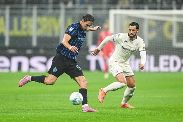 CALCIO - Serie A - Inter - FC Internazionale vs ACF Fiorentina Francesco Pio Esposito of FC Inter in action during the Italian Serie A football match between Inter FC Internazionale and ACF Fiorentina on 29 of October 2025 at Giuseppe Meazza San Siro Siro stadium in Milan, Italy Milan Italy  Copyright: xIPAxSport ABACAx