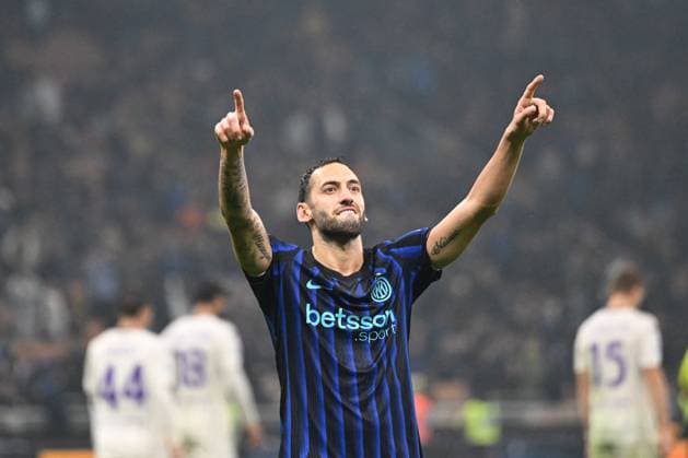 CALCIO - Serie A - Inter - FC Internazionale vs ACF Fiorentina Hakan Calhanoglu of Fc Inter celebrating after a goal during the Italian Serie A football match between Inter FC Internazionale and ACF Fiorentina on 29 of October 2025 at Giuseppe Meazza San Siro Siro stadium in Milan, Italy Milan Italy  Copyright: xIPAxSport ABACAx