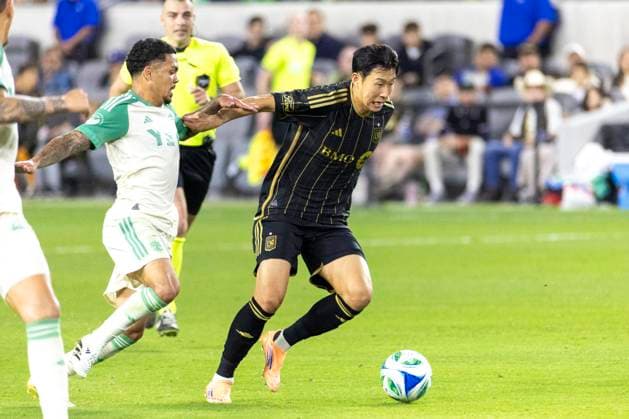 October 29, 2025, Los Angeles, California, USA: Los Angeles FCÃ¢â‚¬â ¢s Son Heung-min (7) and Austin FCÃ¢â‚¬â ¢s Dani Pereira (8) vie for the ball during an MLS, Fussball Herren, USA Cup Playoffs game, in Los Angeles Wednesday, Oct. 29, 2025. Los Angeles USA - ZUMAc68_ 20251029_zaf_c68_005 Copyright: xRingoxChiux