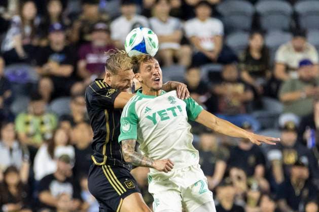 October 29, 2025, Los Angeles, California, USA: Los Angeles FCÃ¢â‚¬â ¢s Ryan Porteous (5) and Austin FCÃ¢â‚¬â ¢s Guilherme Biro (29) vie for the ball during an MLS, Fussball Herren, USA Cup Playoffs game, in Los Angeles Wednesday, Oct. 29, 2025. Los Angeles USA - ZUMAc68_ 20251029_zaf_c68_032 Copyright: xRingoxChiux