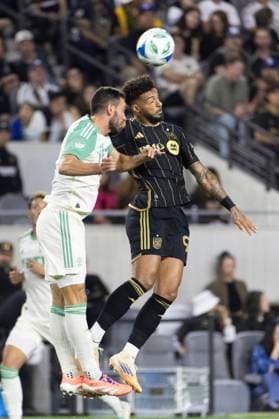 October 29, 2025, Los Angeles, California, USA: Los Angeles FCÃ¢â‚¬â ¢s Denis Bouanga (99) and Austin FCÃ¢â‚¬â ¢s Brendan Hines-Ike (4) vie for the ball during an MLS, Fussball Herren, USA Cup Playoffs game, in Los Angeles Wednesday, Oct. 29, 2025. Los Angeles USA - ZUMAc68_ 20251029_zaf_c68_034 Copyright: xRingoxChiux