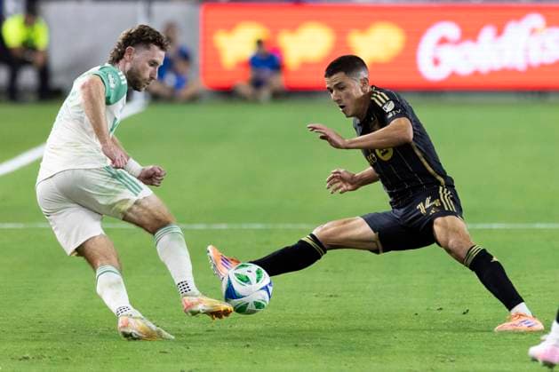 October 29, 2025, Los Angeles, California, USA: Los Angeles FCÃ¢â‚¬â ¢s Sergi Palencia (14) and Austin FCÃ¢â‚¬â ¢s Jon Gallagher (17) vie for the ball during an MLS, Fussball Herren, USA Cup Playoffs game, in Los Angeles Wednesday, Oct. 29, 2025. Los Angeles USA - ZUMAc68_ 20251029_zaf_c68_036 Copyright: xRingoxChiux