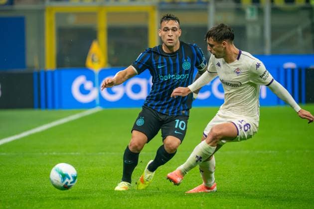 FC Internazionale v ACF Fiorentina - Serie A Lautaro Martinez (FC Inter) and Mattia Viti (ACF Fiorentina) participate in the Italian championship Serie A football match between FC Internazionale and ACF Fiorentina in Milan, Italy, on October 29, 2025, at San Siro stadium. Milan Italy Italy  Copyright: xLucaxRossinix originalFilename:rossini-fcintern251029_npOWq.jpg