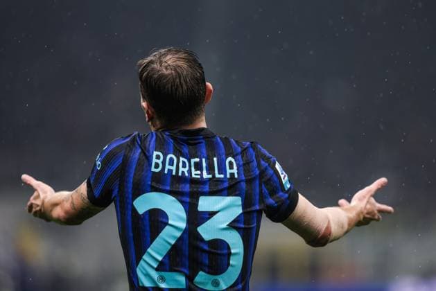 FC Internazionale v ACF Fiorentina - Serie A Nicolo Barella of FC Internazionale plays during the Serie A football match between FC Internazionale and ACF Fiorentina in Milano, Italy, on October 29, 2025, at Stadio Giuseppe Meazza. Milano Italy  Copyright: xEmanuelexComincinix originalFilename:comincini-fcintern251029_npVVE.jpg