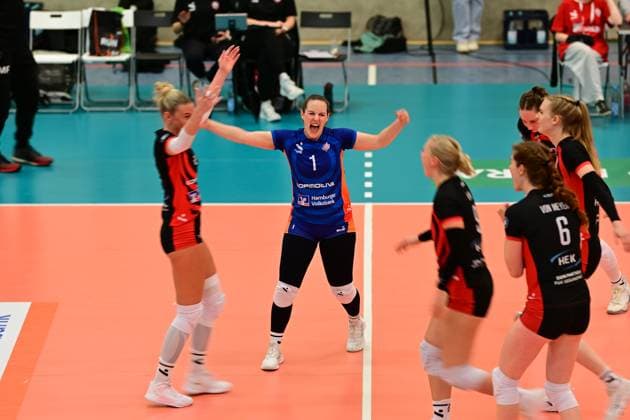Volleyball I Women I Season 2025 2026 I Bundesliga I 4 Matchday I ETV Hamburger Volksbank Volleys Ladies in Black Aachen I 29 10 2025 Cheers, excitement, enthusiasm, euphoria, joy, happiness, cheerfulness at ETV Hamburger Volksbank Volleys Frauen Hamburg ETV Sporthalle Hoheluft Hamburg Germany Copyright: xLobeca FelixxSchlikisx
