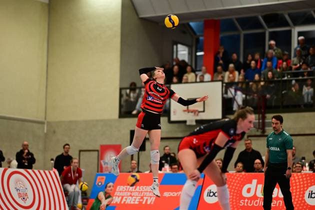 Volleyball I Women I Season 2025 2026 I Bundesliga I 4 Matchday I ETV Hamburger Volksbank Volleys Ladies in Black Aachen I 29 10 2025 Single photo, cropped, single image, cut out, isolated motif, sports shot, close-up, cropped, cropped shot, shot, single serve Alexa Sophie Thaden 15, ETV Hamburger Volksbank Volleys Hamburg ETV Sporthalle Hoheluft Hamburg Germany Copyright: xLobeca FelixxSchlikisx