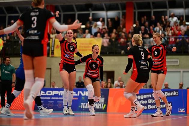 Volleyball I Women I Season 2025 2026 I Bundesliga I 4 Matchday I ETV Hamburger Volksbank Volleys Ladies in Black Aachen I 29 10 2025 Cheers, excitement, enthusiasm, euphoria, joy, happiness, cheerfulness at Svea Frobel 11, ETV Hamburger Volksbank Volleys Hamburg ETV Sporthalle Hoheluft Hamburg Germany Copyright: xLobeca FelixxSchlikisx