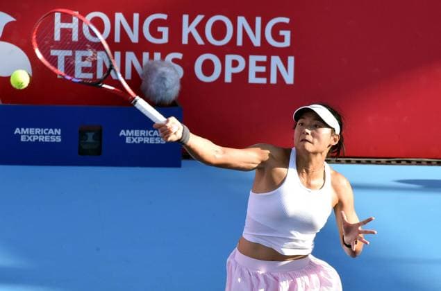 (251030) -- HONG KONG, Oct. 30, 2025 -- Wang Yafan hits a return during the women s singles round of 16 match between Wang Yafan of China and Belinda Bencic of Switzerland at the WTA, Tennis Damen Hong Kong Open tennis tournament in Hong Kong, China, Oct. 30, 2025. ) (SP)CHINA-HONG KONG-TENNIS-WTA HONG KONG OPEN (CN) LoxPingxFai 
