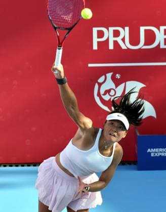 (251030) -- HONG KONG, Oct. 30, 2025 -- Wang Yafan serves during the women s singles round of 16 match between Wang Yafan of China and Belinda Bencic of Switzerland at the WTA, Tennis Damen Hong Kong Open tennis tournament in Hong Kong, China, Oct. 30, 2025. ) (SP)CHINA-HONG KONG-TENNIS-WTA HONG KONG OPEN (CN) LoxPingxFai 