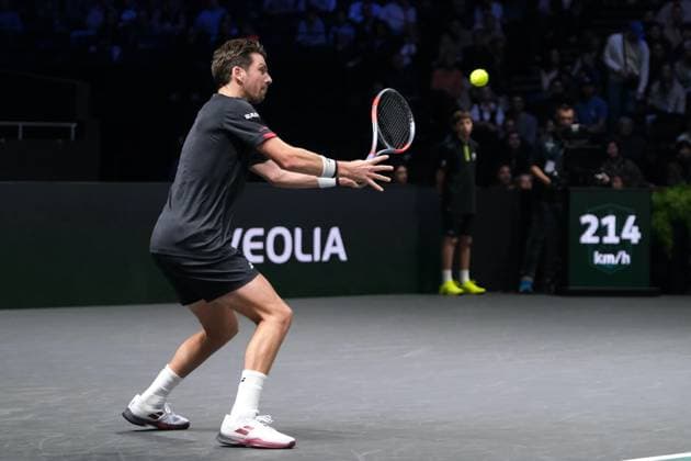 October 30, 2025, Nanterre, Hauts De Seine, France: CAMERON NORRIE (GBR) returns the ball to VALENTIN VACHEROT (MON) during the round of 16 of Rolex Paris Masters 1000 tournament at La Defense Arena Stadium - Nanterre - France..Vacherot won 7:6 6:4 Nanterre France - ZUMAp119 20251030_zaf_p119_001 Copyright: xPierrexSteveninx