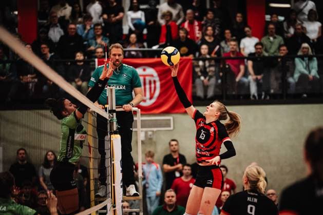 Volleyball Women Season 2025 2026 Volleyball Bundesliga ETV Hamburger Volksbank Volleys vs Ladies in Black Aachen 29 10 2025 v l Tsvetelina Ilieva 11, Ladies in Black Aachen vs Alexa Sophie Thaden 15, ETV Hamburger Volksbank Volleys Hamburg Sporthalle Hoheluft Hamburg Germany
