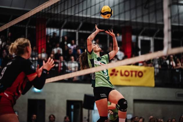 Volleyball Women Season 2025 2026 Volleyball Bundesliga ETV Hamburger Volksbank Volleys vs Ladies in Black Aachen 29 10 2025 Pass by Corina Glaab 5, Ladies in Black Aachen Hamburg Sporthalle Hoheluft Hamburg Germany