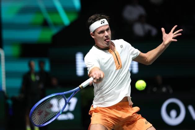 ROLEX PARIS MASTERS TENNIS 2025 Thierry Larret MAXPPP - Nanterre (92) 30 10 2025 Thierry Larret Maxppp. Tennis. Rolex Paris Masters. Paris La Defense, Nanterre (92). Du 25 octobre au 2 novembre 2025. Jeudi 30 octobre 2025. Felix AUBER-ALIASSIME (CAN) vs Daniel ALTMAIER (GER) Nanterre (92) PARIS LA DEFENSE ARENA ILE DE FRANCE FRANCE  Copyright: xMAXPPPxThierryxLarretx TLR202510304138 TLR202510304138