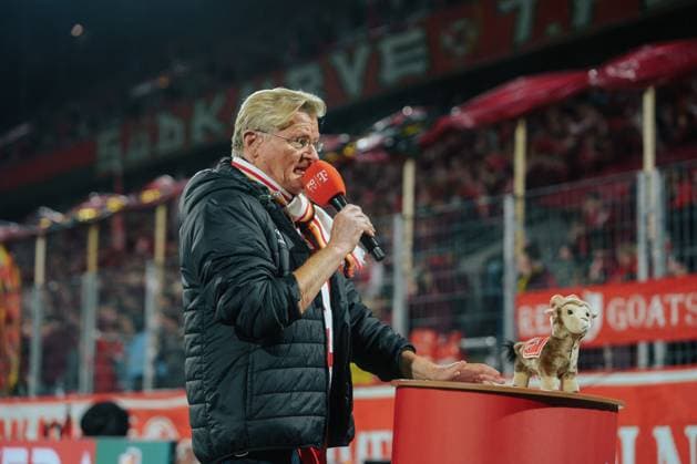 29.10.25, Männer, Fussball, DFB Pokal, 2025 2026, 1.FC Köln - FC Bayern München, 2. Runde Stadionsprecher Michael Trippel bei der Moderation vor dem Spiel Köln RheinEnergie Stadion NRW Deutschland *** 29 10 25, Men, Football, DFB Cup, 2025 2026, 1 FC Köln FC Bayern München, 2nd round stadium announcer Michael Trippel moderating before the match Cologne RheinEnergie Stadion NRW Germany