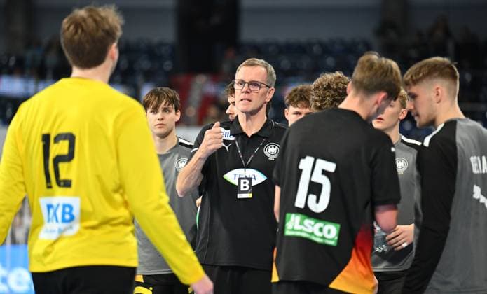 30 10 2025 Handball international U20 U21 Germany gg Hungary xwoxzix Martin Heuberger Coach Germany at time-out