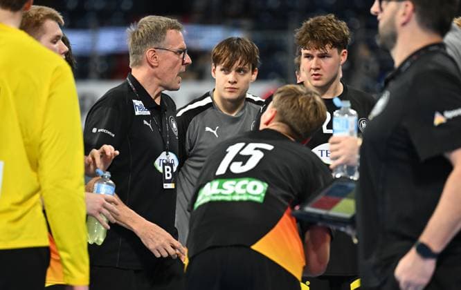 30 10 2025 Handball international U20 U21 Germany gg Hungary xwoxzix Martin Heuberger Coach Germany at time-out