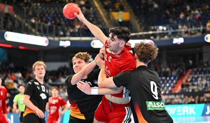 30 10 2025 Handball international U20 U21 Germany gg Hungary xwoxzix Noah Hensen 15, Germany Mate Fazekas 31, Hungary Anton Voß 9, Germany