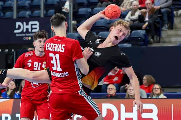Mate Fazekas (Hungary) und William Reichardt (Germany) kaempfen um den Ball, Handball-Laenderspiel der Maenner, Germany U20 vs Hungary U20, PSD Bank Arena am 30. October 2025 in Nuernberg, Deutschland. (Foto von Marco Steinbrenner DeFodi Images) Mate Fazekas (Hungary) und William Reichardt (Germany) battle for the ball, Handball-Laenderspiel der Maenner, Germany U20 vs Hungary U20, PSD Bank Arena, October 30, 2025 in Nuernberg, Germany. (Photo by Marco Steinbrenner DeFodi Images) Mate Fazekas Hungary and William Reichardt Germany battle for the ball, Handball Laenderspiel der Maenner, Germany U20 vs Hungary U20, PSD Bank Arena, October 30, 2025 in Nuremberg, Germany Photo by Marco Steinbrenner DeFodi Images Mate Fazekas Hungary and William Reichardt Germany battle for the ball, Mens national handball match, Germany U20 vs Hungary U20, PSD Bank Arena, October 30, 2025 in Nuremberg, Germany Photo by Marco Steinbrenner DeFodi Images