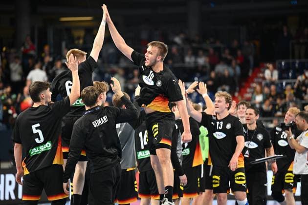 30 10 2025 Handball international U20 U21 Germany gg Hungary xwoxzix Tim Schröder 18, Germany cheering after the end of the match
