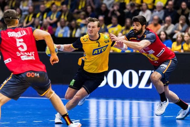 251030 Jonathan Carlsbogard of Sweden and Imanol Garciandia Alustiza of Spain during the international friendly handball match between Sweden and Spain on October 30, 2025 in Linköping Photo Magnus Andersson BILDBYRAN COP 308 MN0202 handball handball handball international friendly sverige sweden spain bbeng bbauto  Copyright: MAGNUSxANDERSSON BB251030MN012