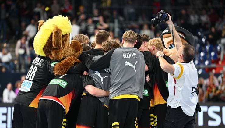 30 10 2025 Handball international U20 U21 Germany gg Hungary xwoxzix team circle team team Germany after the end of the match