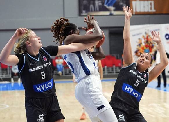 Emlak Konut v Saarlouis Royals - FIBA Europe Cup ISTANBUL, TURKIYE - OCTOBER 30: Astou Ndour of Emlak Konut action against Emma Eichmeyer (9) of Saarlouis Royals during the FIBA Europe Cup Group E week 4 basketball match between Emlak Konut and Saarlouis Royals at Ahmet Comert Sports Hall in Istanbul, Turkiye on October 30, 2025. Esra Bilgin Anadolu Istanbul Turkey. Editorial use only. Please get in touch for any other usage.  Copyright: x2025xAnadoluxEsraxBilginx