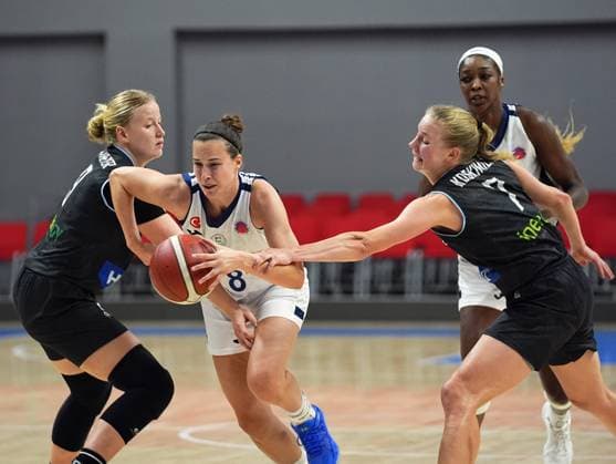 Emlak Konut v Saarlouis Royals - FIBA Europe Cup ISTANBUL, TURKIYE - OCTOBER 30: Antonia Delaere (8) of Emlak Konut action against Emma Eichmeyer (9) of Saarlouis Royals during the FIBA Europe Cup Group E week 4 basketball match between Emlak Konut and Saarlouis Royals at Ahmet Comert Sports Hall in Istanbul, Turkiye on October 30, 2025. Esra Bilgin Anadolu Istanbul Turkey. Editorial use only. Please get in touch for any other usage.  Copyright: x2025xAnadoluxEsraxBilginx
