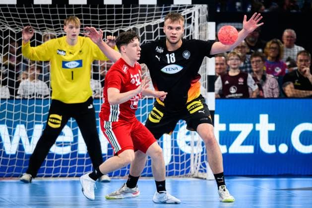 Nuremberg Handball Laenderspiel U20 Germany Hungary Botond Apro Hungary , Tim Schröder Schroeder Germany Nuremberg PSD Bank Arena Bayern Germany