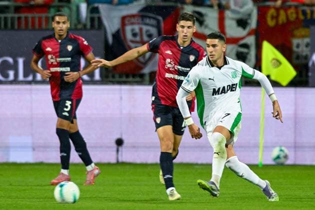 Sassuolo s Cristian Volpato in action during the Serie A Enilive soccer match between Cagliari Calcio and Sassuolo at the Unipol Domus in Cagliari, Sardinia - Thursday, 30 october 2025. - Soccer  Copyright: x Â®xGianlucaxZuddas LaPressex