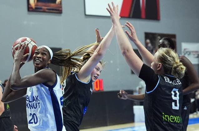 Emlak Konut v Saarlouis Royals - FIBA Europe Cup ISTANBUL, TURKIYE - OCTOBER 30: Victoria Macaulay (20) of Emlak Konut in action against Emma Eichmeyer (9) of Saarlouis Royals during the FIBA Europe Cup Group E week 4 basketball match between Emlak Konut and Saarlouis Royals at Ahmet Comert Sports Hall in Istanbul, Turkiye on October 30, 2025. Esra Bilgin Anadolu Istanbul Turkey. Editorial use only. Please get in touch for any other usage.  Copyright: x2025xAnadoluxEsraxBilginx