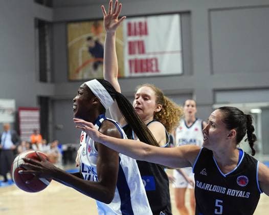 Emlak Konut v Saarlouis Royals - FIBA Europe Cup ISTANBUL, TURKIYE - OCTOBER 30: Victoria Macaulay (L) of Emlak Konut in action against Magaly Meynadier (5) of Saarlouis Royals during the FIBA Europe Cup Group E week 4 basketball match between Emlak Konut and Saarlouis Royals at Ahmet Comert Sports Hall in Istanbul, Turkiye on October 30, 2025. Esra Bilgin Anadolu Istanbul Turkey. Editorial use only. Please get in touch for any other usage.  Copyright: x2025xAnadoluxEsraxBilginx