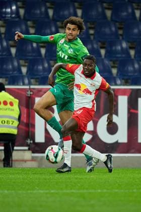 Salzburg, Austria October 30, 2025 ÖFB Cup 2025 2026 RB Salzburg vs WSG Tirol In the picture from left in the duel Jamie Lawrence WSG , Edmund Baidoo RB Red Bull Arena Copyright: xFotostandx xWassmuth,xJUERGENxWASSMUTHx