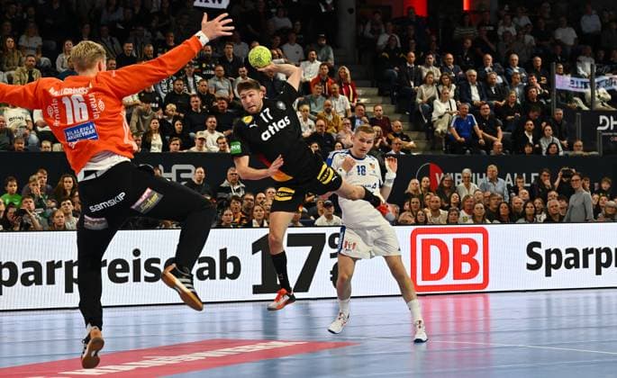 30 10 2025 Handball international Germany gg Iceland xwoxzix Lukas Zerbe 17, Germany vs Vikor Gisli Hallgrimsson 16, Iceland Elloi Snaer Vidarsson 18, Iceland