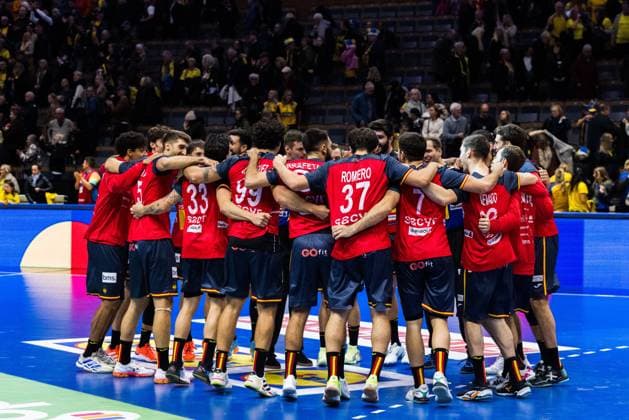 251030 Players of Spain celebrate after the international friendly handball match between Sweden and Spain on October 30, 2025 in Linköping Photo Magnus Andersson BILDBYRAN COP 308 MN0202 handball handball handball international friendly sverige sweden spain bbeng jubel  Copyright: MAGNUSxANDERSSON BB251030MN032