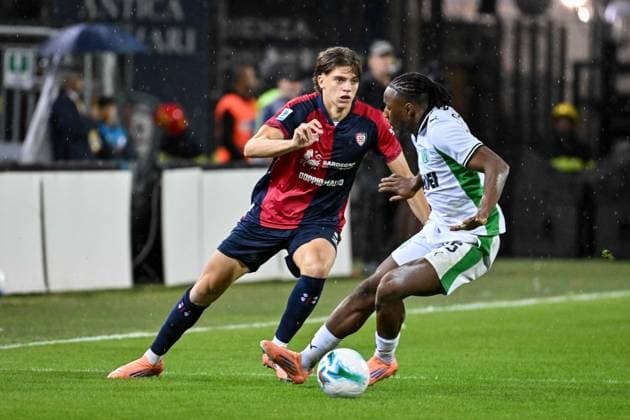 Marco Palestra of Cagliari Calcio during Cagliari Calcio vs US Sassuolo, Italian soccer Serie A match in Cagliari, Italy, October 30 2025  Copyright: xLuigixCanu IPAxSportx xipa-agency.netx xx IPA_67282912 IPA_Agency_IPA67282912