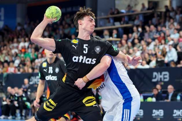 Miro Schluroff (Germany) und Elvar Oern Jonsson (Iceland) kaempfen um den Ball, Handball-Laenderspiel der Maenner, Germany vs Iceland, PSD Bank Arena am 30. October 2025 in Nuernberg, Deutschland. (Foto von Marco Steinbrenner DeFodi Images) Miro Schluroff (Germany) und Elvar Oern Jonsson (Iceland) battle for the ball, Handball-Laenderspiel der Maenner, Germany vs Iceland, PSD Bank Arena, October 30, 2025 in Nuernberg, Germany. (Photo by Marco Steinbrenner DeFodi Images) Miro Schluroff Germany and Elvar Oern Jonsson Iceland battle for the ball, Handball Laenderspiel der Maenner, Germany vs Iceland, PSD Bank Arena on October 30, 2025 in Nuremberg, Germany Photo by Marco Steinbrenner DeFodi Images Miro Schluroff Germany and Elvar Oern Jonsson Iceland battle for the ball, Handball Laenderspiel der Maenner, Germany vs Iceland, PSD Bank Arena, October 30, 2025 in Nuremberg, Germany Photo by Marco Steinbrenner DeFodi Images